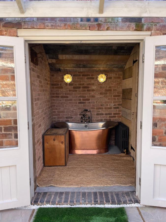 The Walled Garden At Cheshire Boutique Bathhouse Нантуич Екстериор снимка